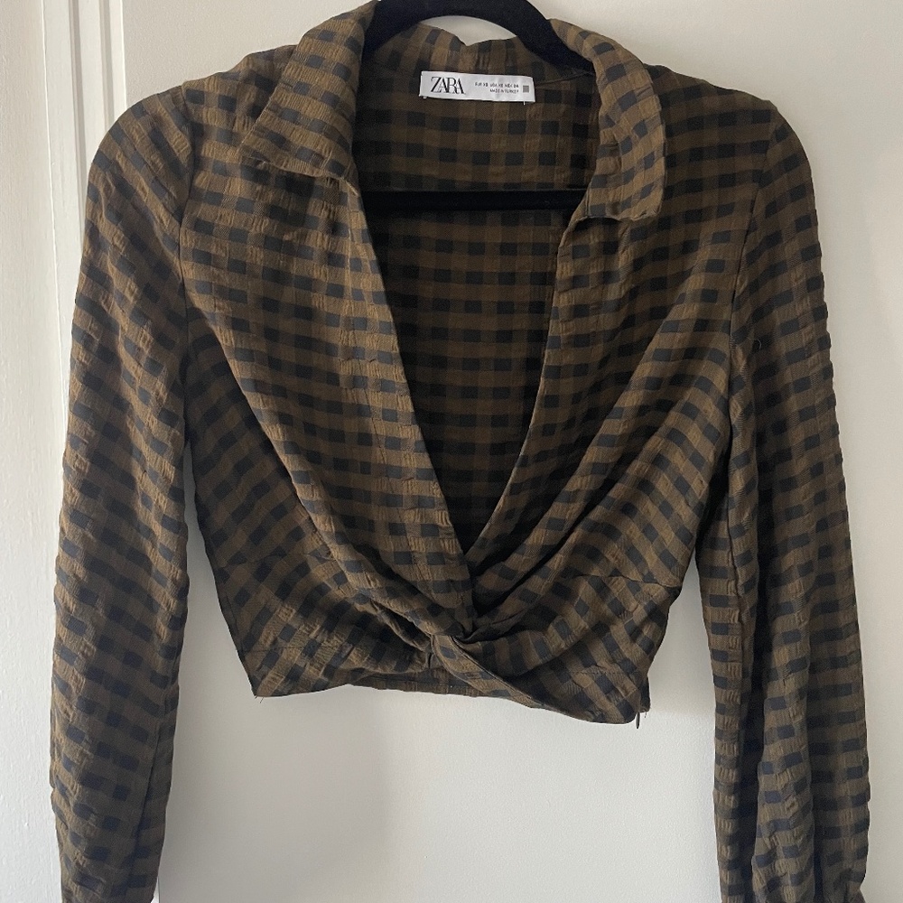 Zara longsleeve top size XS green and brown plaid v neck with collar
